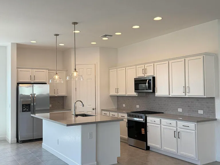 2921 E Mission Ln — Photo 12