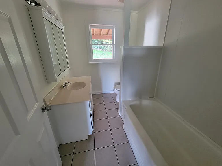 317 Poplar St — Photo 9