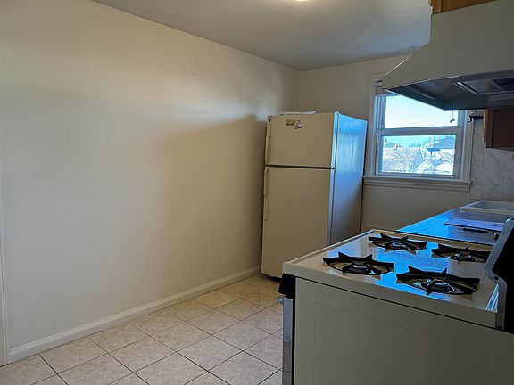 5th image of 52 Stover Ave #2