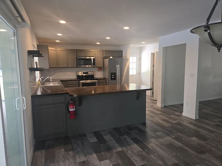 155 S Court St — Photo 3