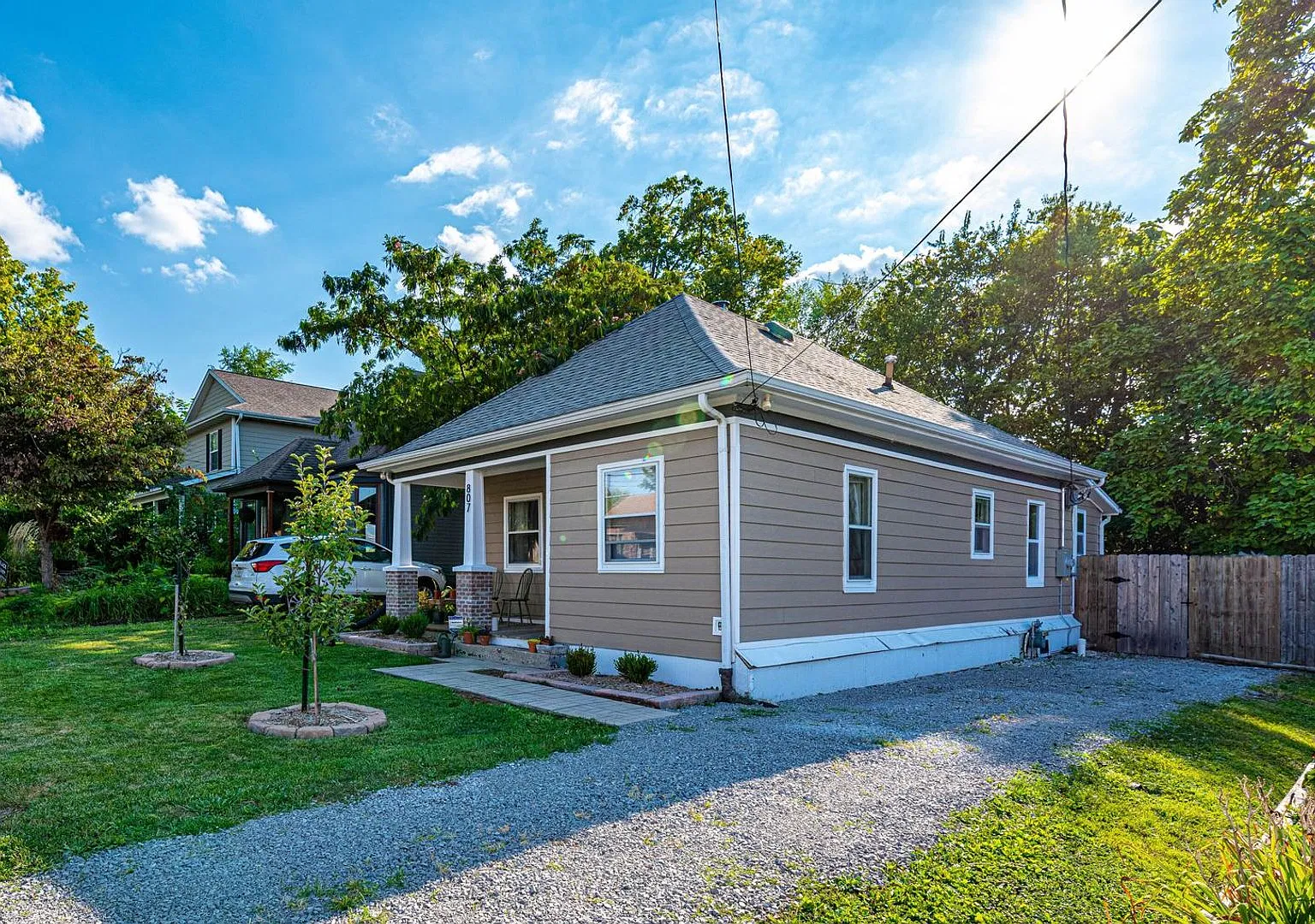 Darling 3 Bed 1 Bath Home — Photo 1
