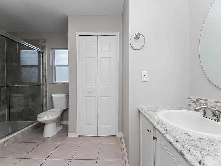 2125 Fennell St — Photo 12