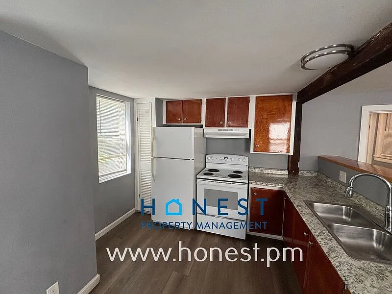 2 bed, 1.0 bath, $1,800 — Photo 2