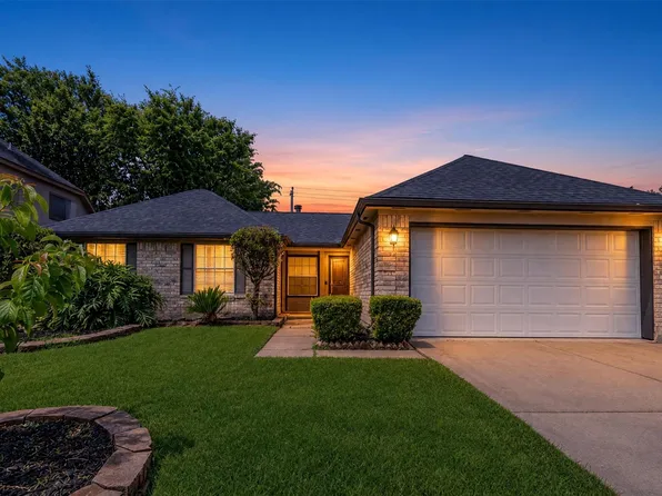 15819 Contender Ln, Friendswood, TX 77546