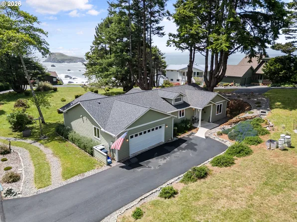 17440 Deer Park Dr, Brookings, OR 97415