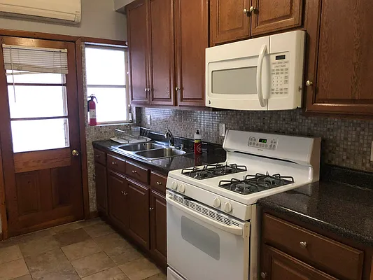 Rented by Signature Spaces NYC Corp | media 23