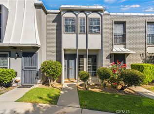 22149 Oxnard St, Woodland Hills, CA 91367