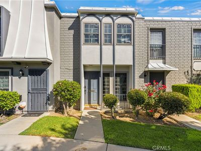 22149 Oxnard St, Woodland Hills, CA, 91367