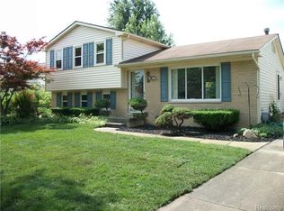 802 Princess Dr, Canton, MI