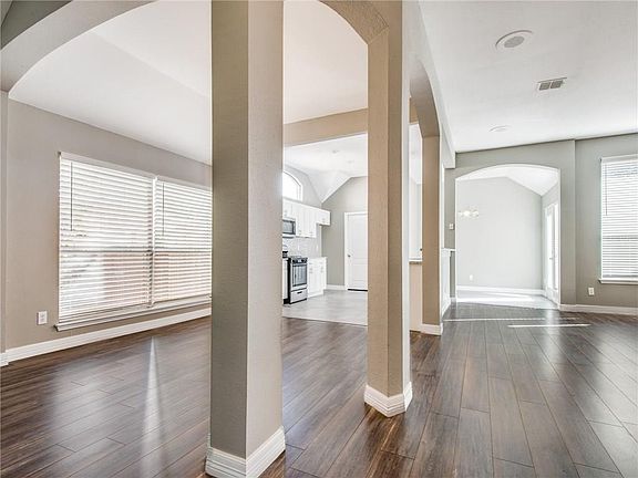 5th image of 4202 English Ivy Dr