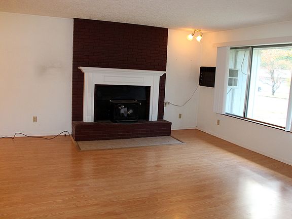 3rd image of 2913 NE 143rd Ave