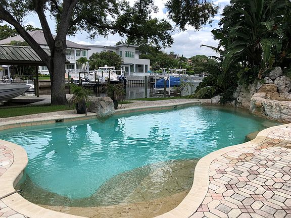 5th image of 48 Martinique Ave