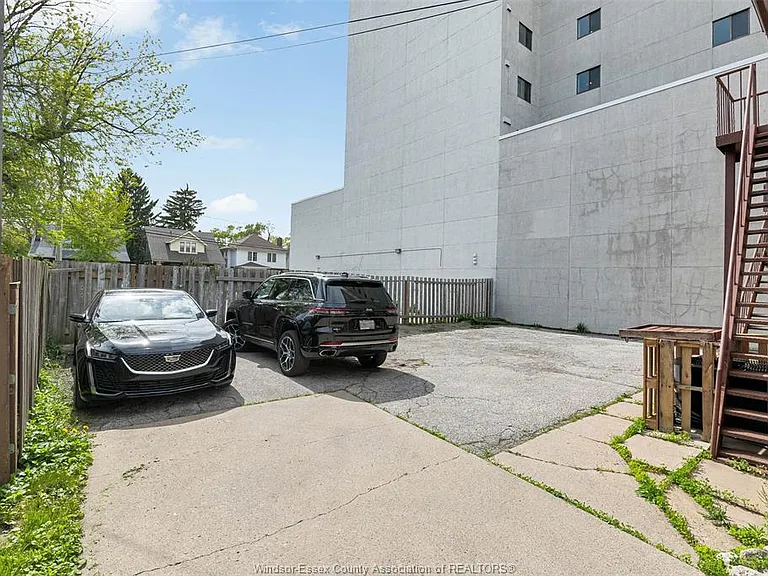 1451 Ouellette Ave #UPPER — Photo 8
