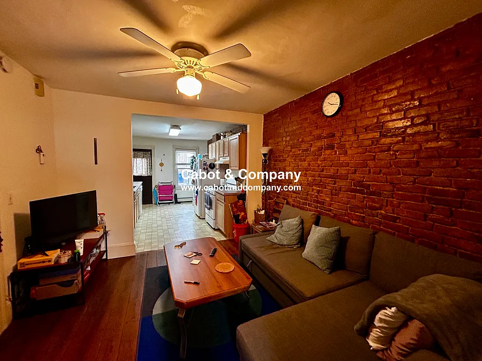 8 Mead St #1