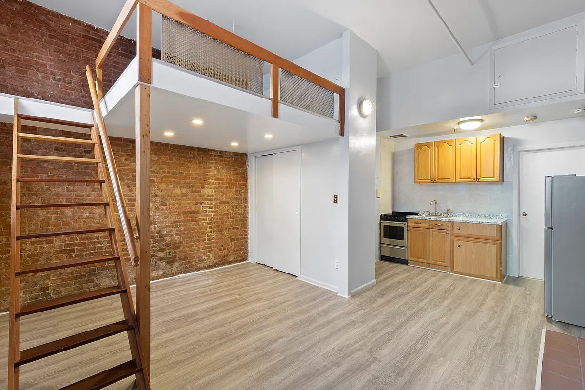 Building Photo - 363 W 46th St #1B