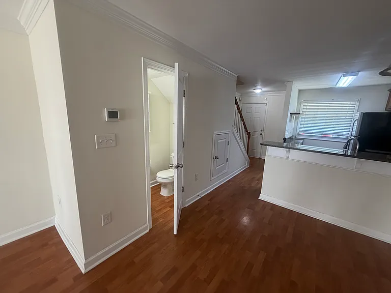 1215 Green Oaks Ln #H — Photo 10