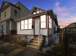 89 Wainwright St, Newark, NJ 07112