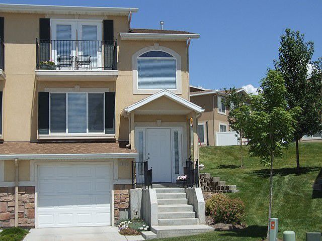 Front of townhome
