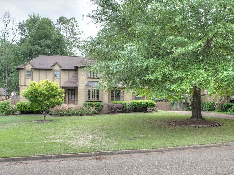 1st image of 2210 Thorncroft Dr