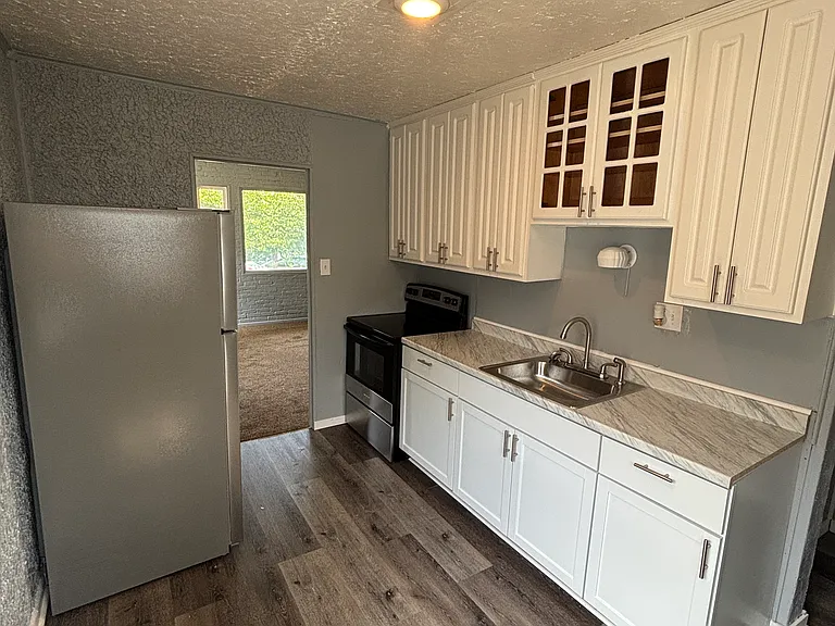 1635 Claudia Ave — Photo 6