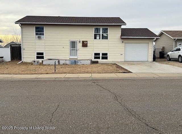 1st image of 1675 4th Ave E