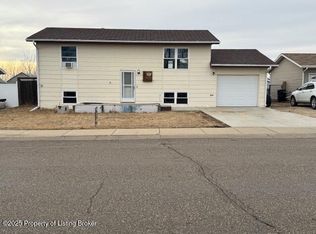 1675 4th Ave E, Dickinson, ND 58601