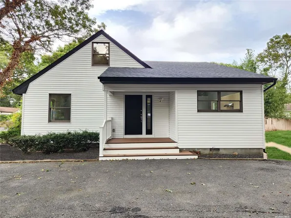 16 Coventry Avenue, Mastic, NY 11950