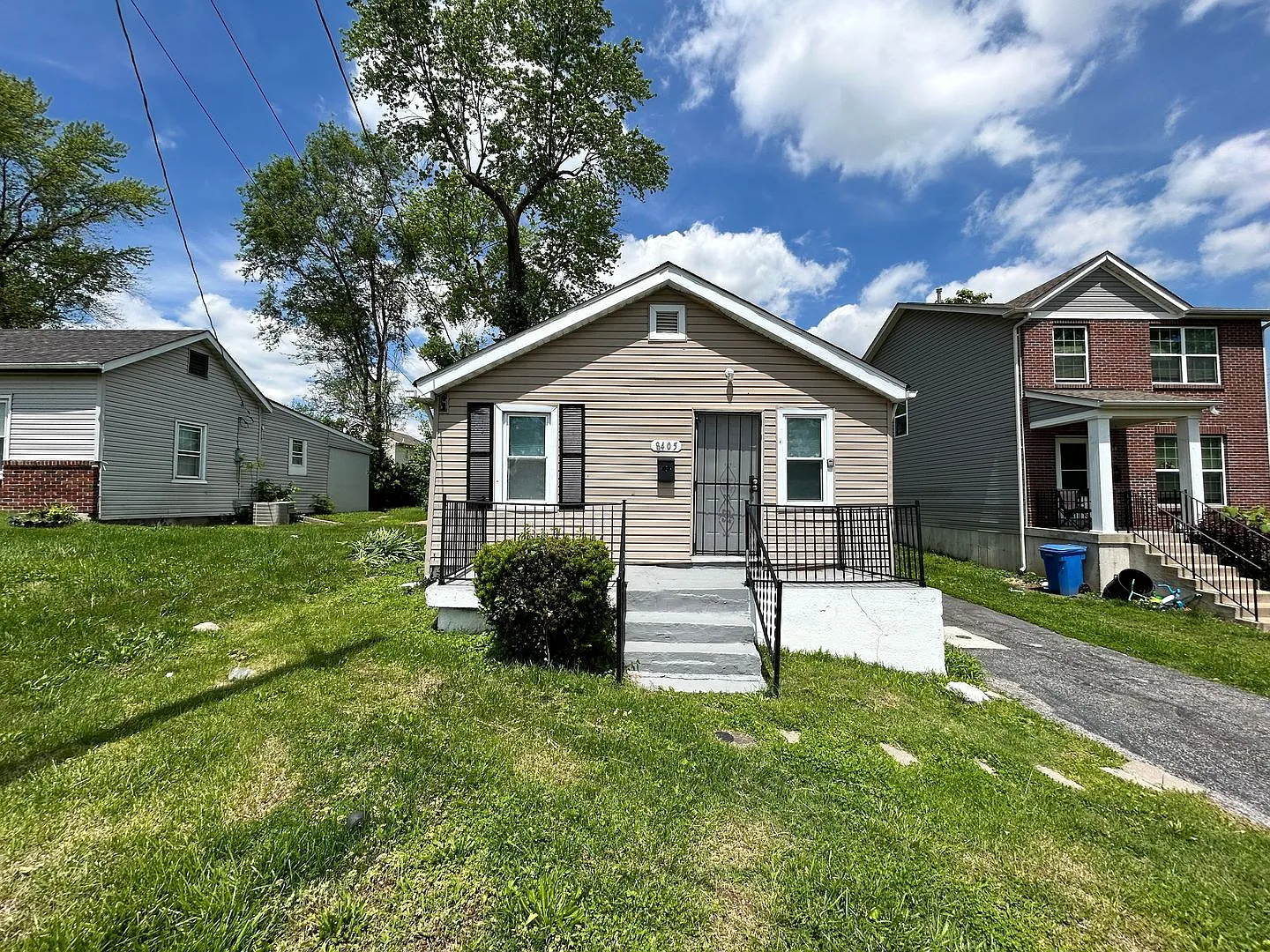 8405 Short St photo 1