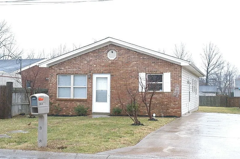 3810 Fiske Ave photo 1