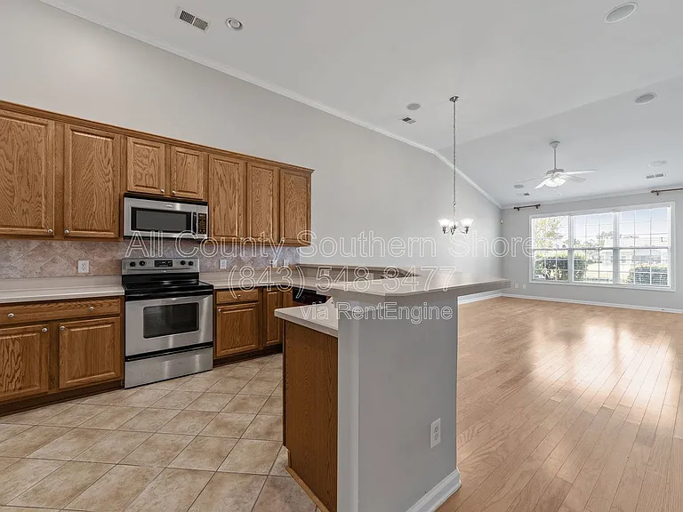 264 Viareggio Rd — Photo 9