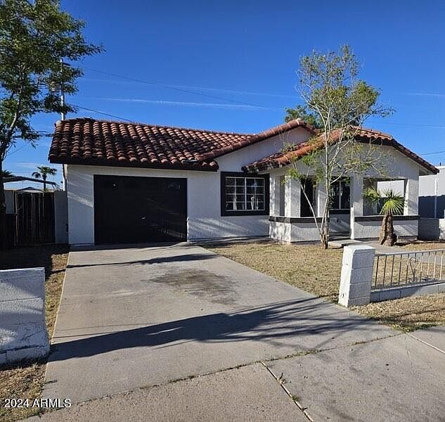 1st image of 1140 E 6TH Street