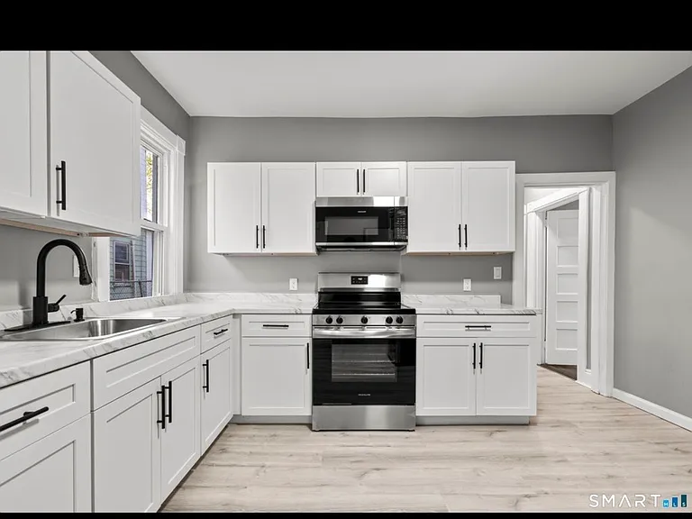 362-364 Sigourney St #1 — Photo 2