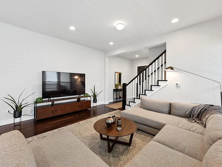 1506 Arcilla St — Photo 10