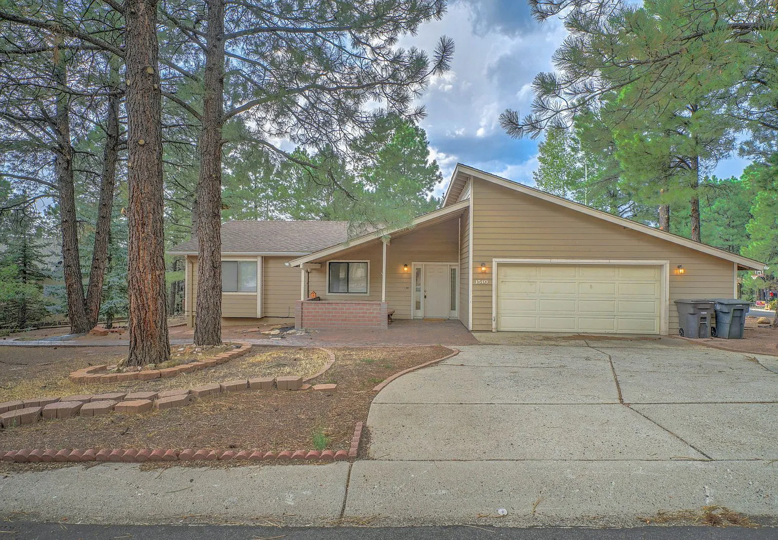 3 bed, 2.0 bath, 1700 sqft, $3,000 — Photo 1