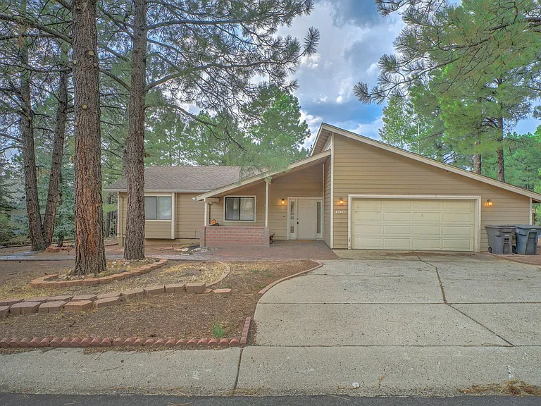 1540 N Spanish Moss Way — Photo 1