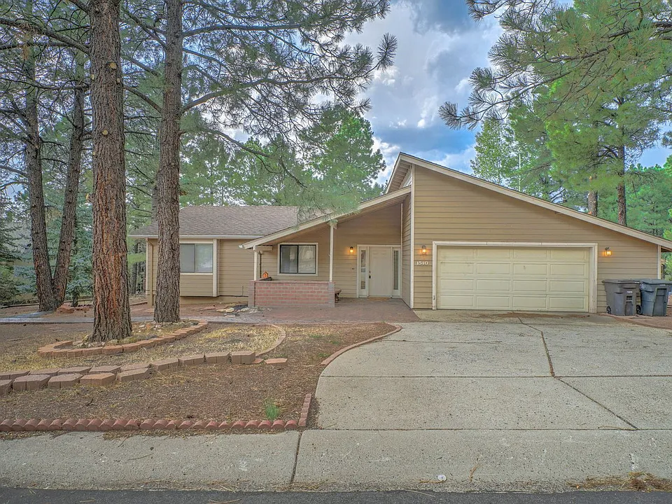 1540 N Spanish Moss Way