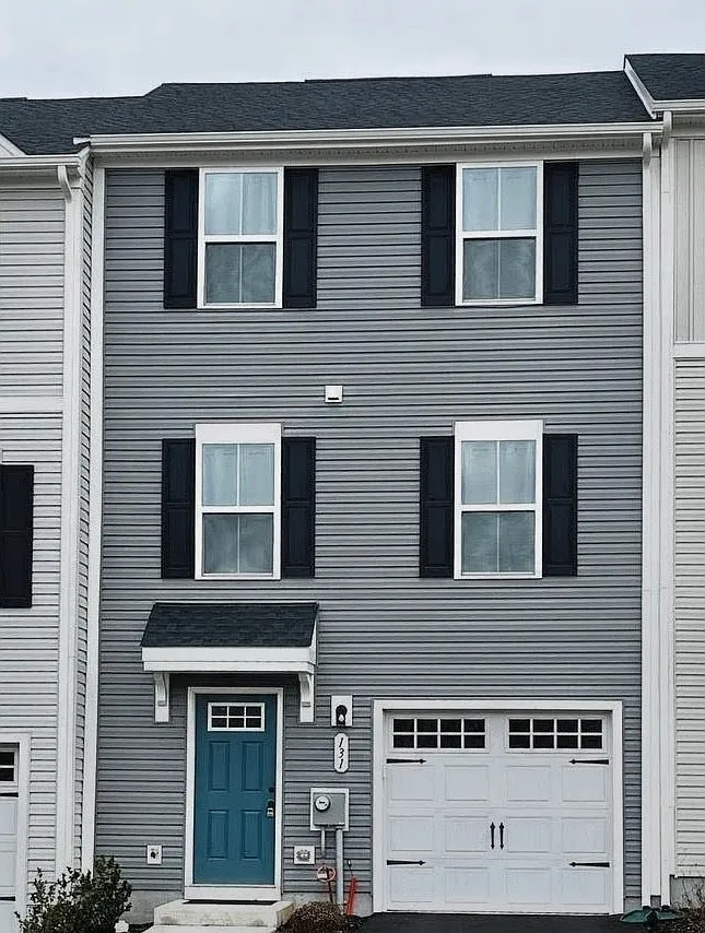 3 bed, 2.5 bath, 1556 sqft, $2,450 — Photo 1