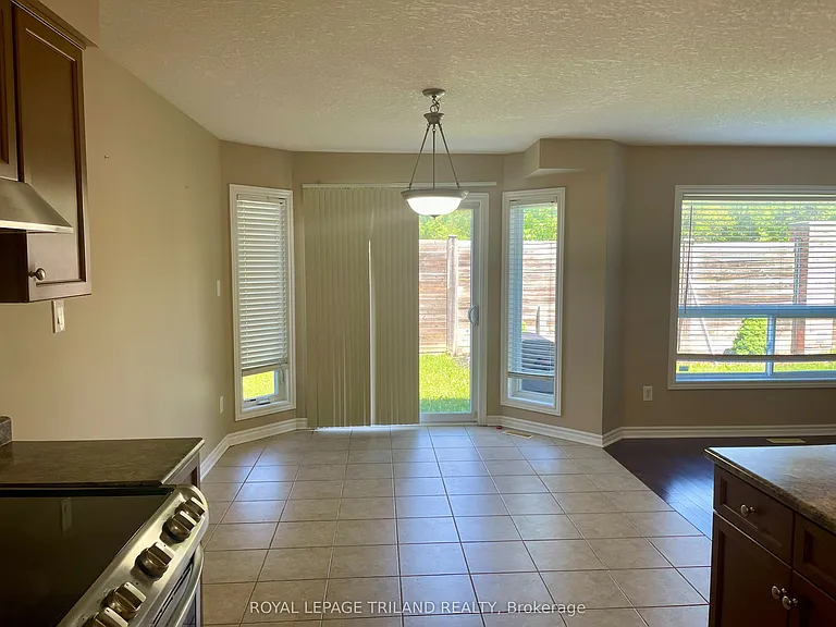 979 Crosscreek Ct — Photo 6