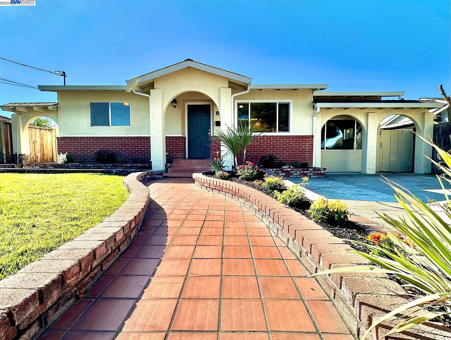 855 Olivina Ave photo 1