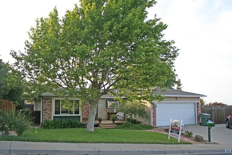 2215 Westwood Ct photo 1