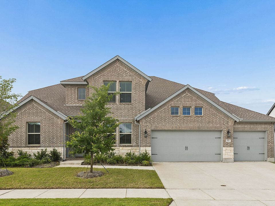 1st image of 818 Emerald Hts
