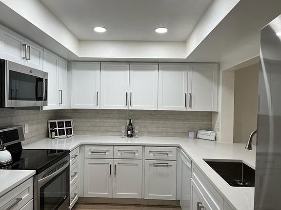5th image of 2 Columbia Dr #206
