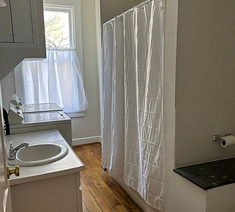 5th image of 137 W 9th St APT 2