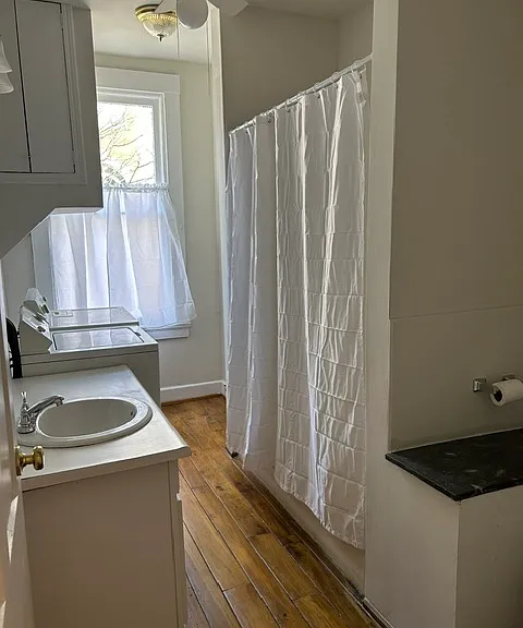 137 W 9th St #2 — Photo 5