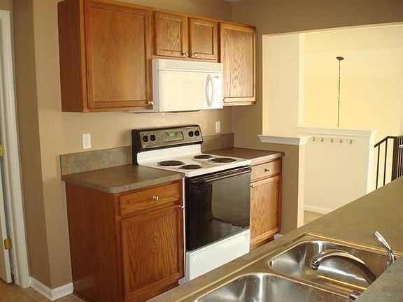 4th image of 16872 Dover Dr #122