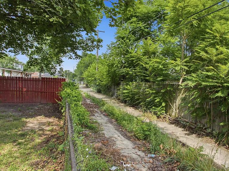 1663 Wilson Ave — Photo 25