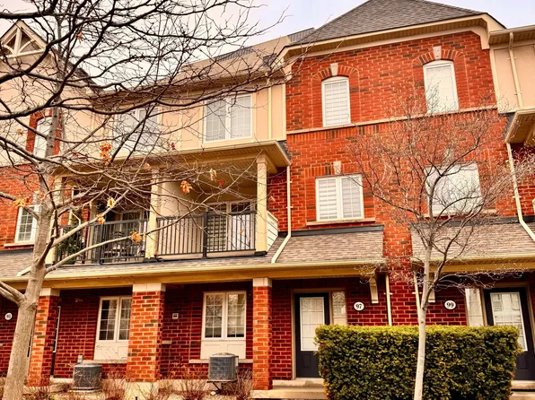 97 Georgian Dr #27, Oakville, ON L6H 0E7