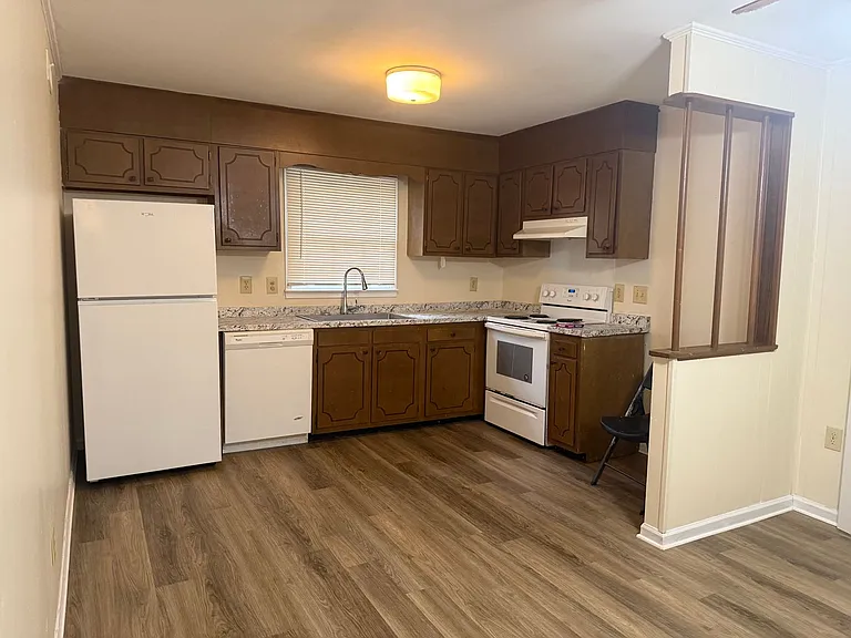 1 Winterton Ct — Photo 3