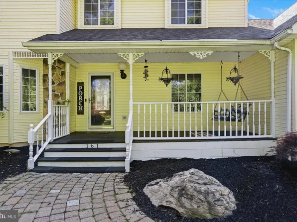 161 Acorn Ln, Stroudsburg, PA 18360