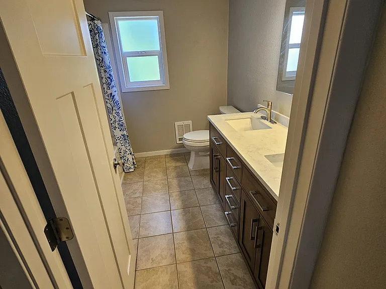 2422 McGregor Dr SE — Photo 8